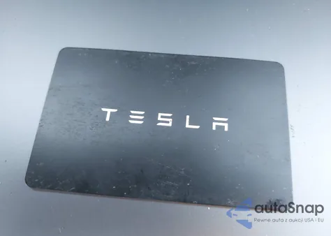 2024 Tesla Model Y Long Range Dual Motor All-Wheel Drive/Rwd z USA, uszkodzony, nr VIN 7SAYGDED7RF095496